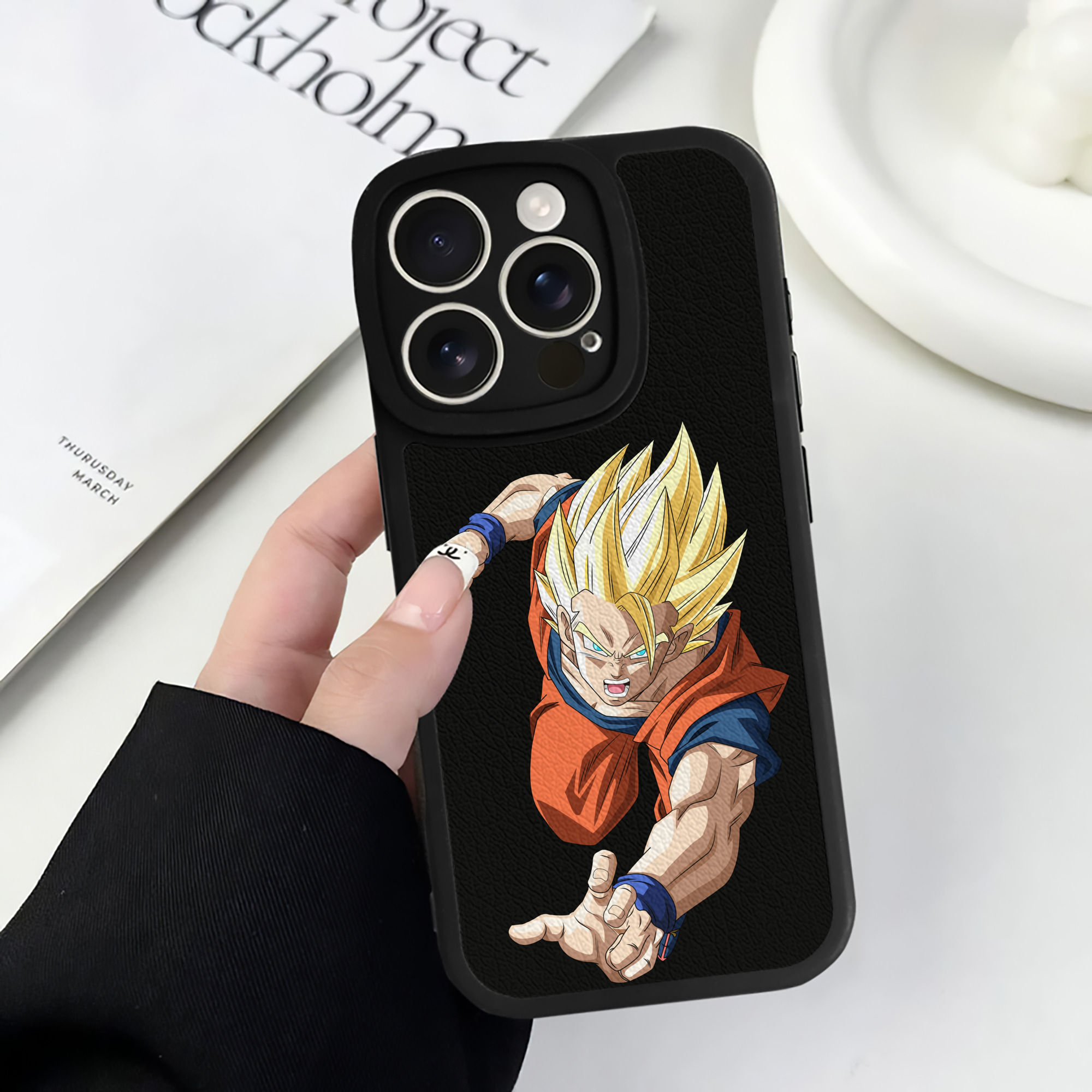 （画像用） ドラゴンボール 孫 悟飯（そんごはん）DRAGON BALL Son Gohan 【iPhone 16シリーズ対応】シリコンスマホケース（レザー調） 材質：シリコン
